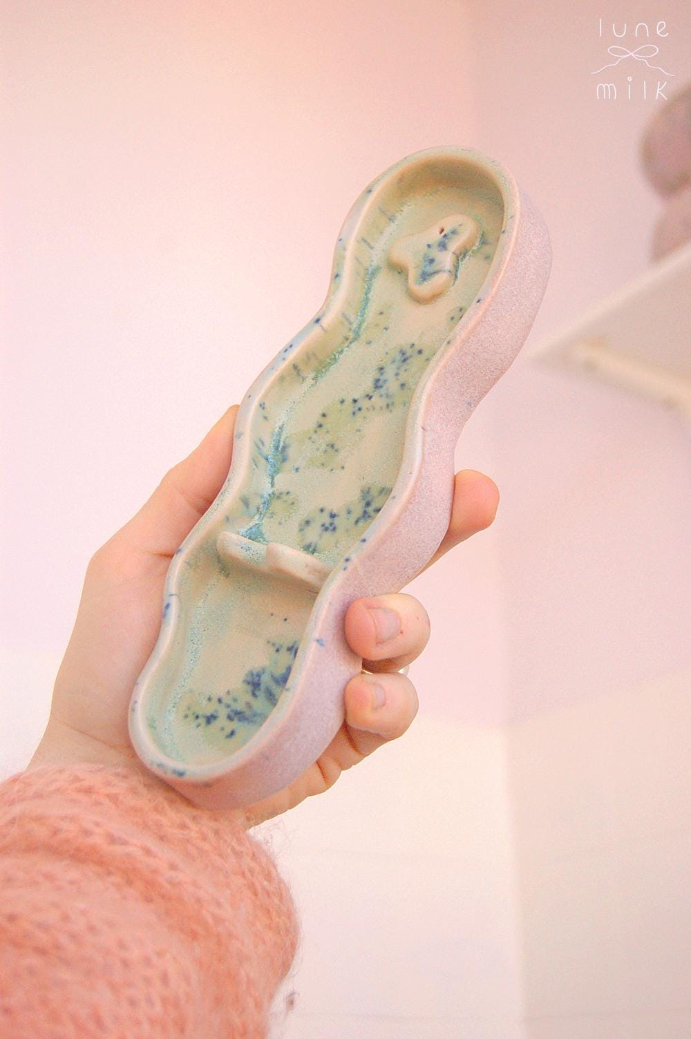 Handmade porcelain stoneware ceramic organic shape irregular waved incense holder,high temperature clay matte pastel glaze colors,palo santo