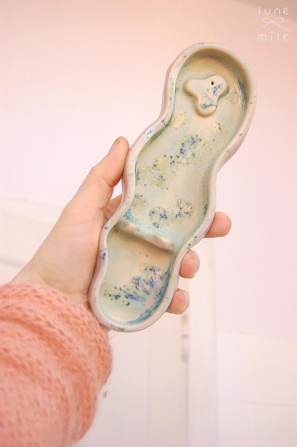 Handmade porcelain stoneware ceramic organic shape irregular waved incense holder,high temperature clay matte pastel glaze colors,palo santo