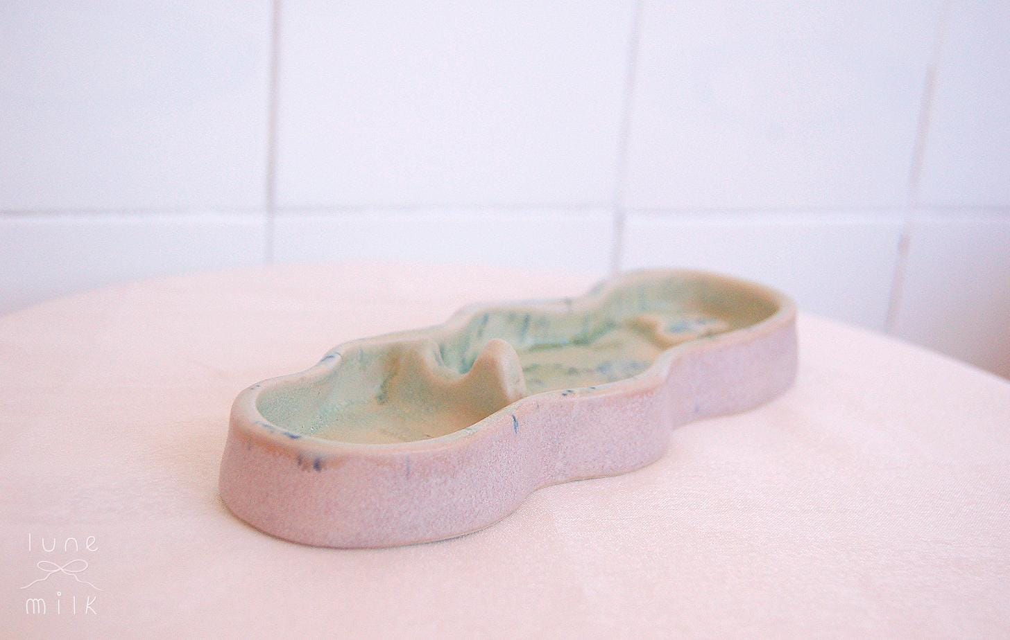 Handmade porcelain stoneware ceramic organic shape irregular waved incense holder,high temperature clay matte pastel glaze colors,palo santo